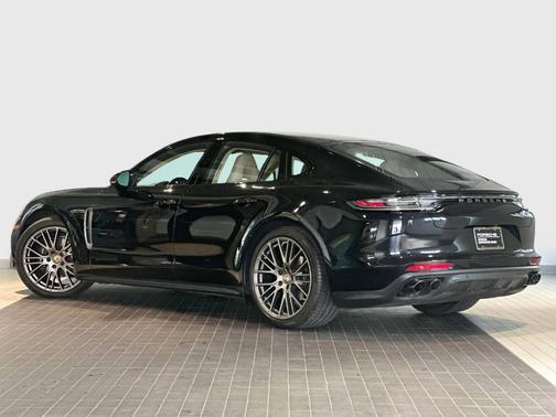 2022 Porsche Panamera 4