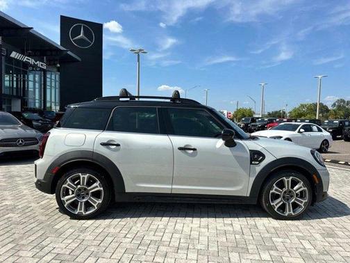 2023 MINI Countryman ICONIC