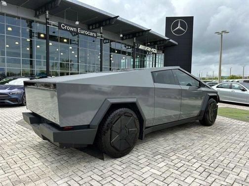2024 Tesla Cybertruck Cyberbeast