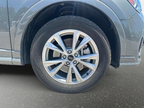 Chronos Gray Metallic 2025 Audi Q3 45 S line Premium