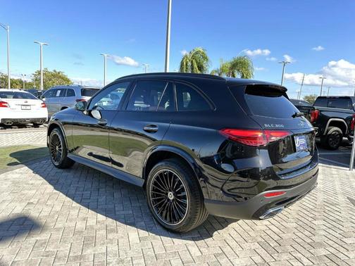 2026 Mercedes-Benz GLC 300 Base