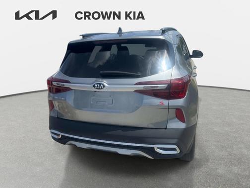 Gray 2025 Kia Seltos S