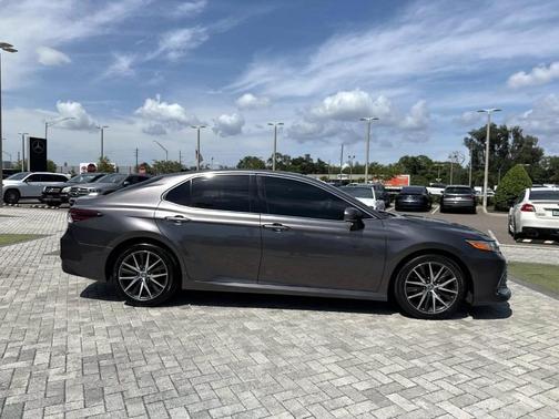 Predawn Gray Mica 2022 Toyota Camry XLE