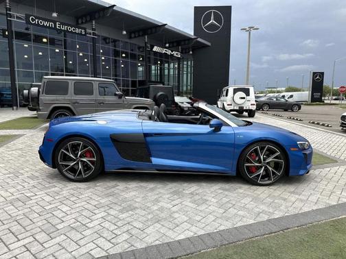 Ara Blue Crystal Effect w/ Black Roof 2022 Audi R8 5.2 V10 performance