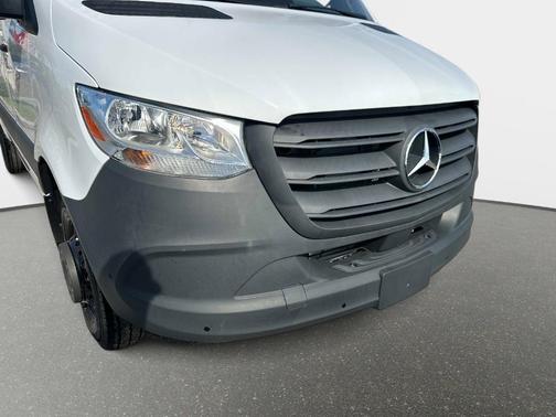 2025 Mercedes-Benz Sprinter 3500 144 WB Standard Roof Cargo