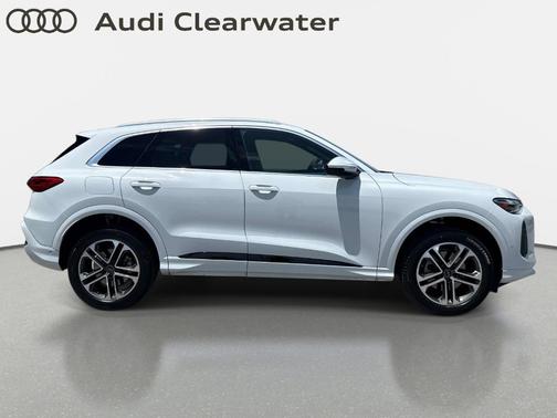 Glacier White Metallic 2025 Audi Q5 2.0T quattro Premium
