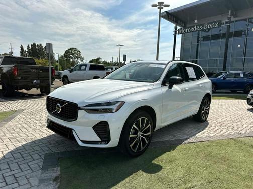 2025 Volvo XC60 B5 Plus