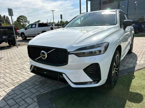 2025 Volvo XC60 B5 Plus