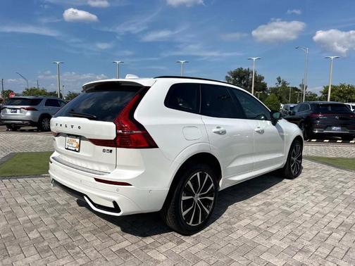 2025 Volvo XC60 B5 Plus