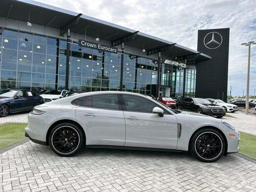 2023 Porsche Panamera Platinum Edition