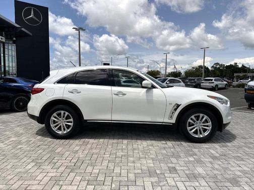 White 2017 INFINITI QX70 Base