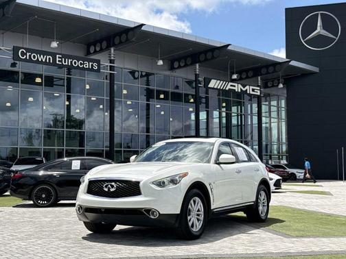White 2017 INFINITI QX70 Base