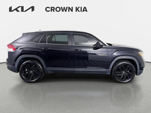Deep Black Pearl Effect 2022 Volkswagen Atlas Cross Sport 3.6L V6 SE w/Technology
