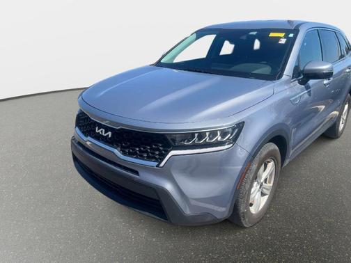 Silver 2023 Kia Sorento LX