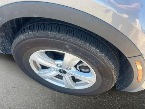 Silver 2023 Kia Sorento LX