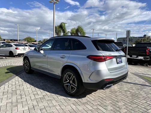 2026 Mercedes-Benz GLC 300 Base