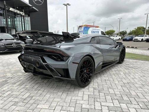2023 Lamborghini Huracan STO Base