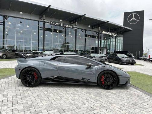 2023 Lamborghini Huracan STO Base