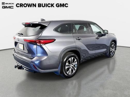 Gray 2020 Toyota Highlander XLE