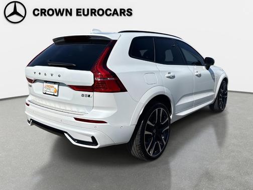 2024 Volvo XC60 B5 Ultimate Dark Theme