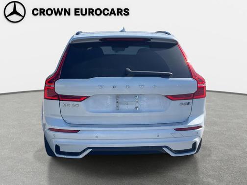 2024 Volvo XC60 B5 Ultimate Dark Theme