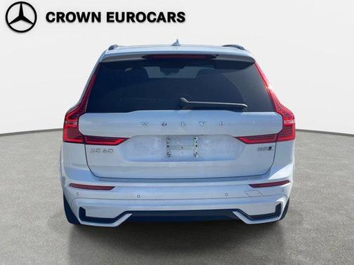 2024 Volvo XC60 B5 Ultimate Dark Theme