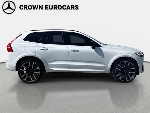 2024 Volvo XC60 B5 Ultimate Dark Theme