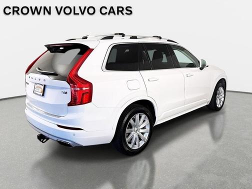 White 2019 Volvo XC90 T6 Momentum