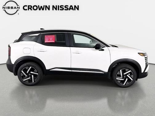 2t Wht Blk Roof 2026 Nissan Kicks SV
