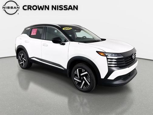 2t Wht Blk Roof 2026 Nissan Kicks SV