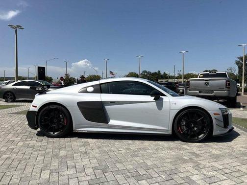 Suzuka Gray Metallic 2018 Audi R8 5.2 quattro Plus