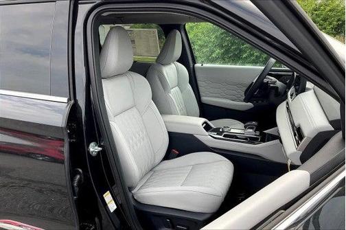 2025 Mitsubishi Outlander Platinum Edition