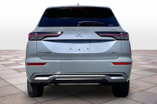 Moonstone Gray Metallic 2026 Mitsubishi Outlander SEL