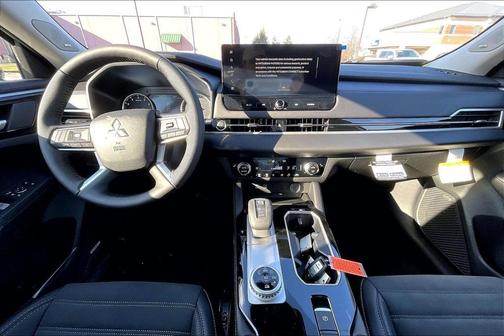White Diamond / Black 2026 Mitsubishi Outlander Trail Edition