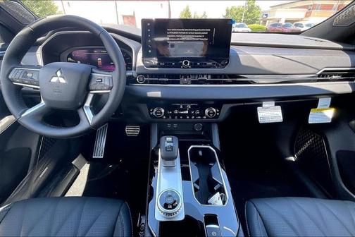 White Diamond 2026 Mitsubishi Outlander Black Edition