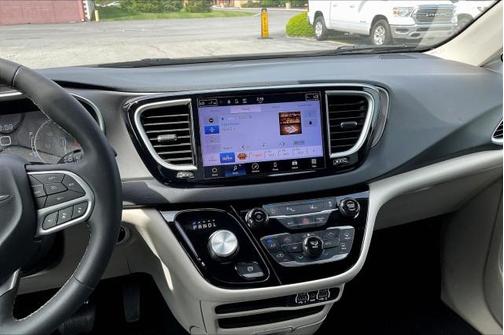 2023 Chrysler Pacifica Touring-L