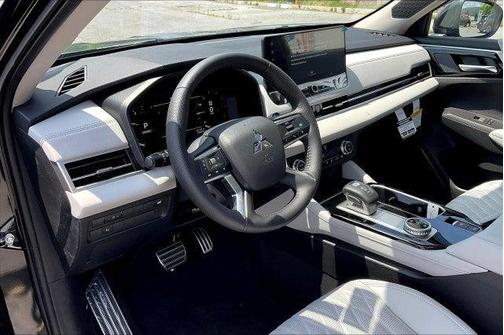 2025 Mitsubishi Outlander Platinum Edition