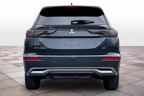 Graphite Gray 2026 Mitsubishi Outlander SE