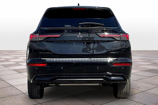 Black Diamond 2026 Mitsubishi Outlander LE