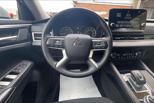 2023 Mitsubishi Outlander SE