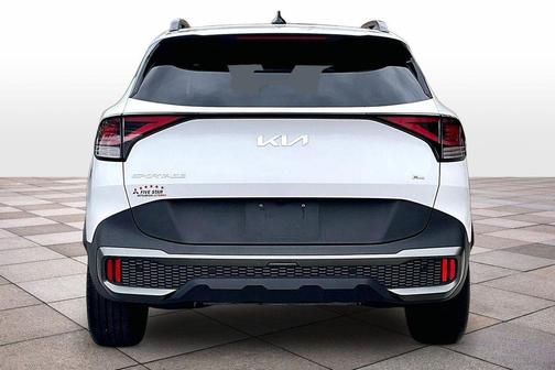 Glacial White Pearl 2023 Kia Sportage X-Line