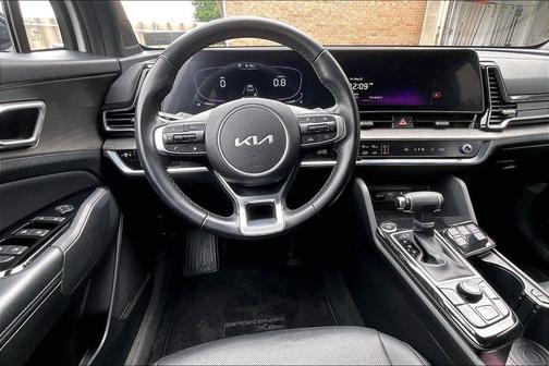 Glacial White Pearl 2023 Kia Sportage X-Line