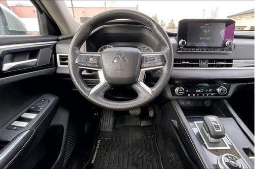 2023 Mitsubishi Outlander ES