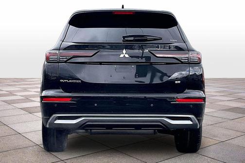 Black Diamond 2026 Mitsubishi Outlander SE