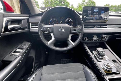 Diamond Red 2024 Mitsubishi Outlander SE