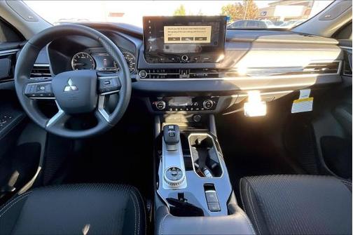 2025 Mitsubishi Outlander ES