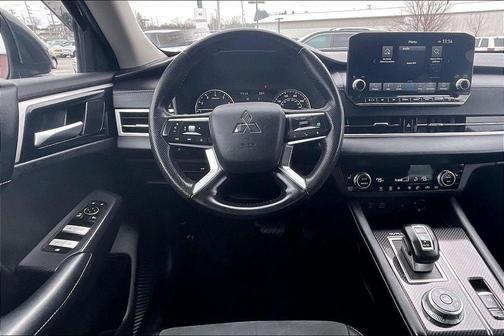 2022 Mitsubishi Outlander SE