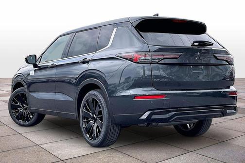 Graphite Gray 2026 Mitsubishi Outlander LE