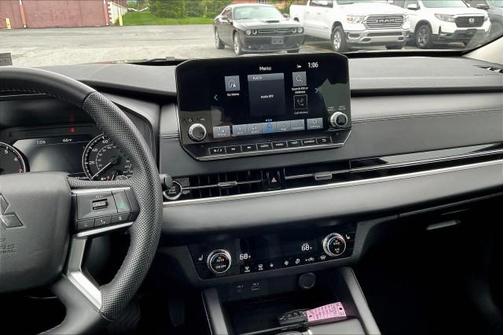 2023 Mitsubishi Outlander SE