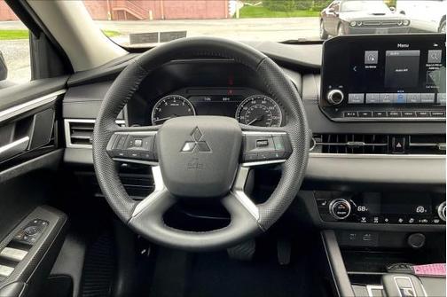 2023 Mitsubishi Outlander SE